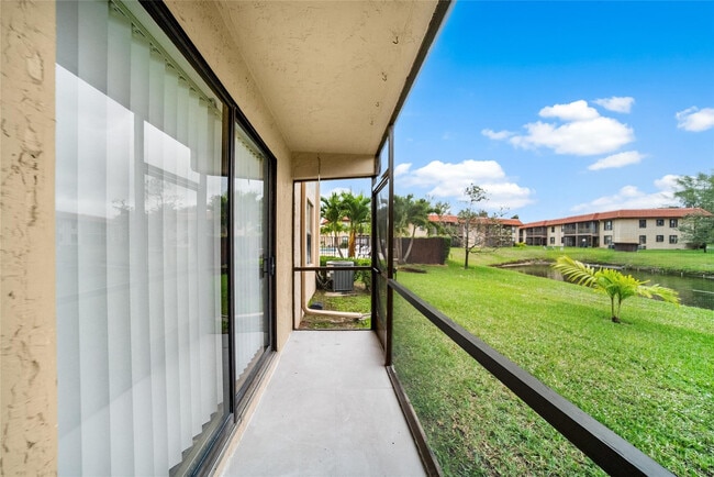 Building Photo - 21905 Lake Forest Cir