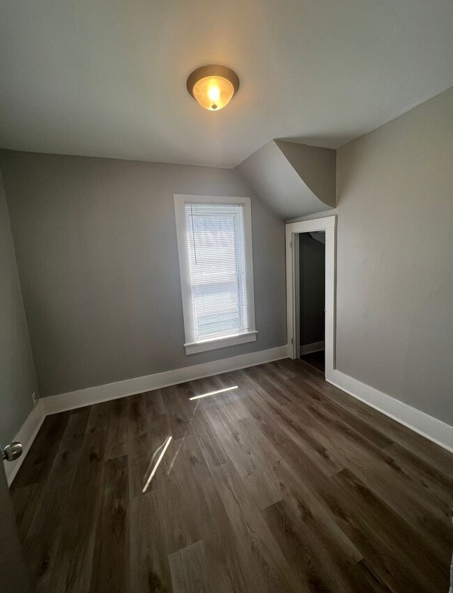 Building Photo - Updated 3BR Home with Central Air in Moline