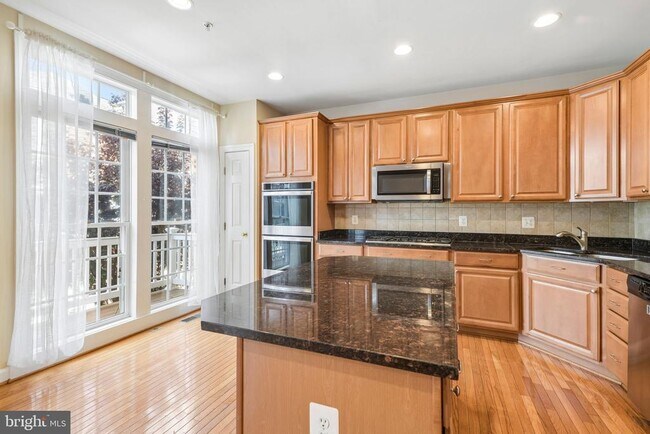 Building Photo - 7979 Vigne Ct