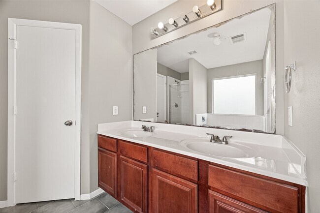 Building Photo - 1411 Heathcote Ln