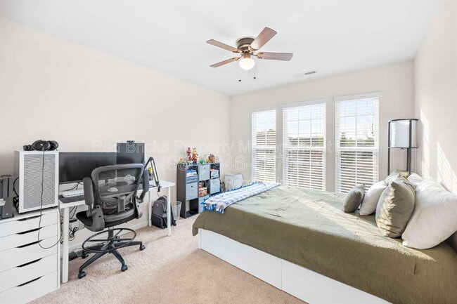 Building Photo - 2452 Royal York Ave