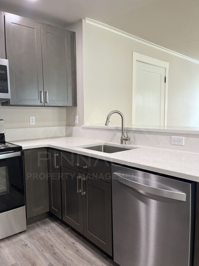 Building Photo - 1-5 1/2 Chicago Ave