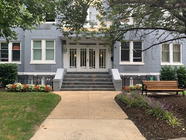 Building Photo - DC Studio in "Old City"  - Furnished!! Murphy bed & small sofa.
