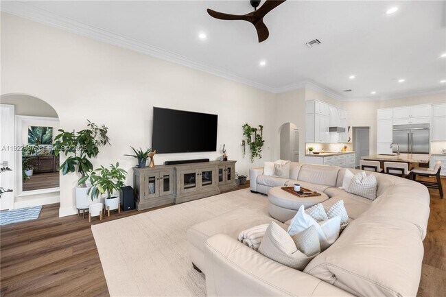 Building Photo - 2589 Mayfair Ln