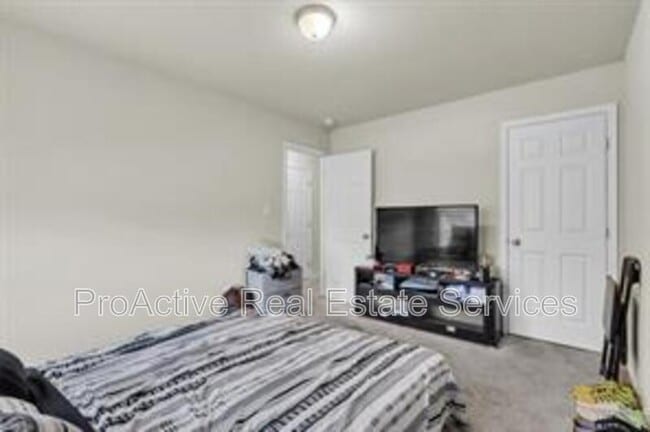 Building Photo - 223 N 7th St