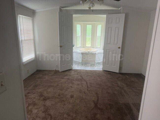 Building Photo - 162 Matts Ln