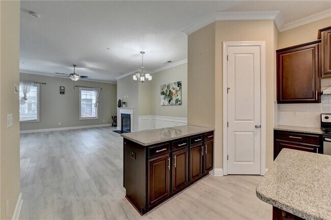 Building Photo - 2405 Tenor Ln