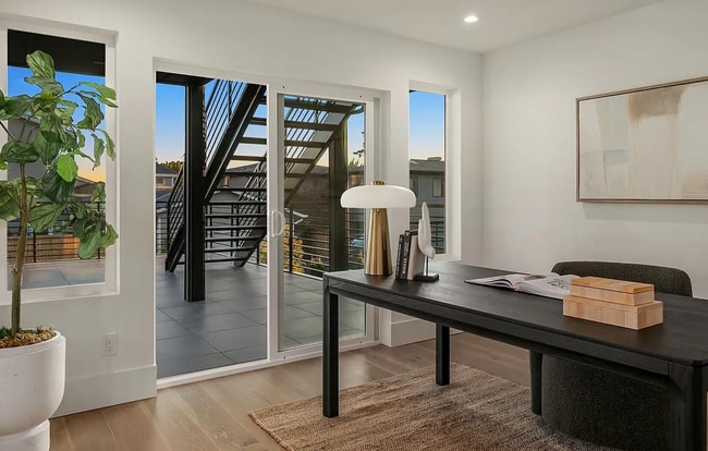 Building Photo - 421 14th Ave W