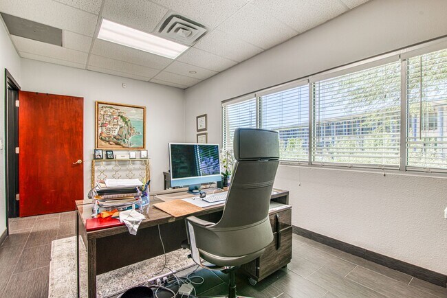 Building Photo - Move-in ready professional office space fo...