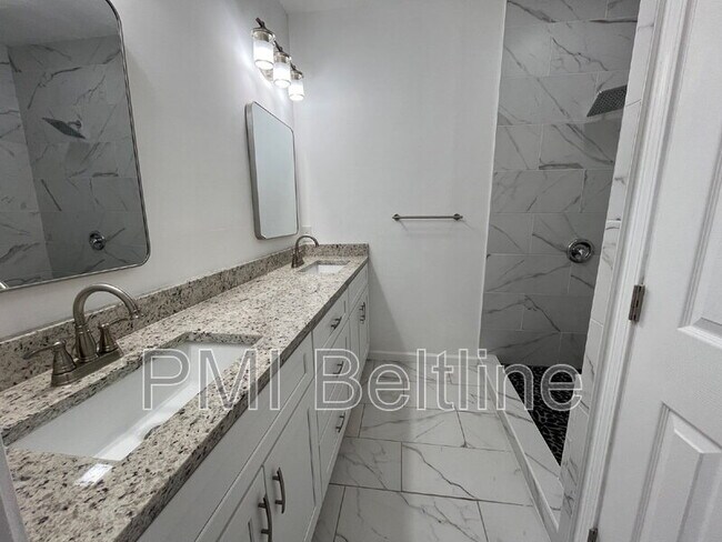 Building Photo - 1321 Bridges Ave SW