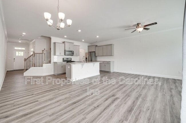 Building Photo - 642 Altamonte Dr