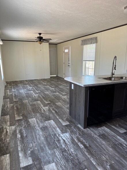 Building Photo - 8 Saratoga Dr