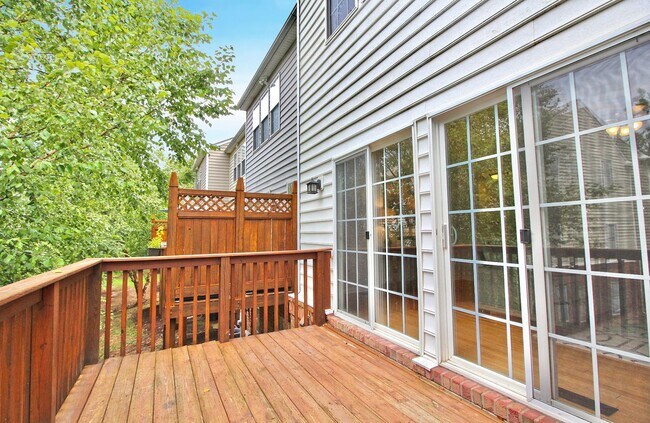 Building Photo - Townhome in South Park for Rent!