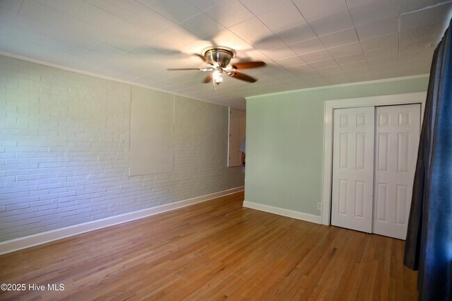 Building Photo - 308 Summit St