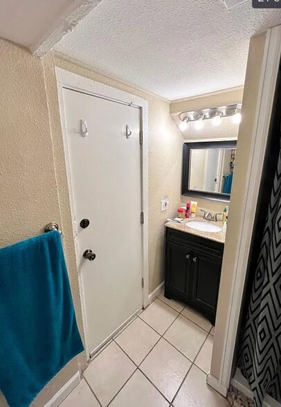 Building Photo - 1015 Iowa Ave