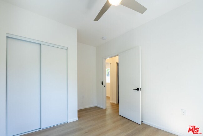 Building Photo - 5418 1/2 Smiley Dr