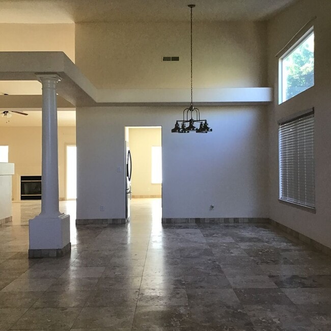 Building Photo - 4 Bedroom 2 Bath Home in Yuba City