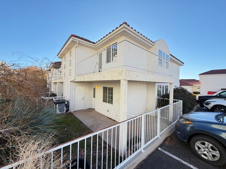 Building Photo - 1200 Glen Canyon Dr