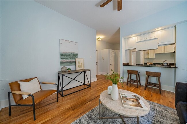 Building Photo - Uptown condo available immediately