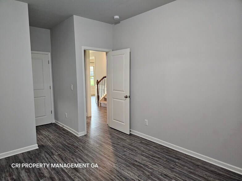 Building Photo - 352 Newshaw Dr