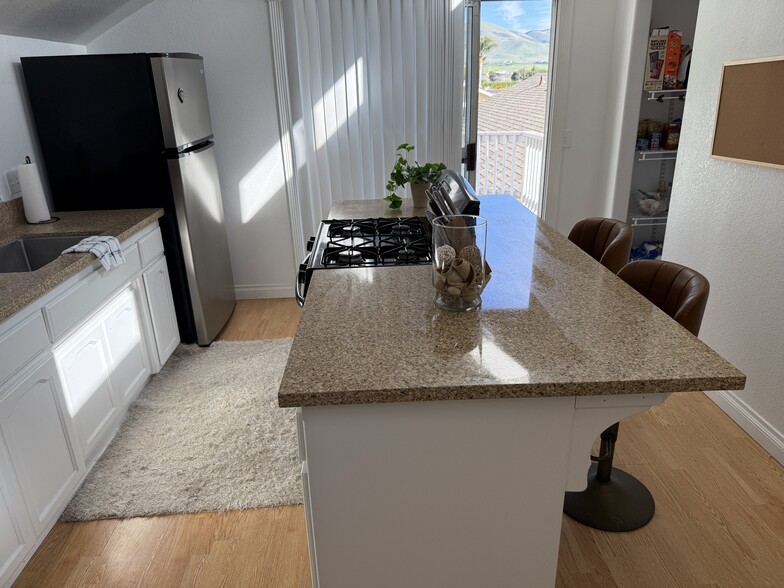 Building Photo - 522 Martita Plz