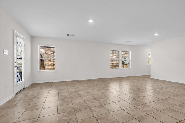 Building Photo - 6715 Hillsdale Creek Dr