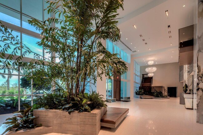 Building Photo - 2020 N Bayshore Dr