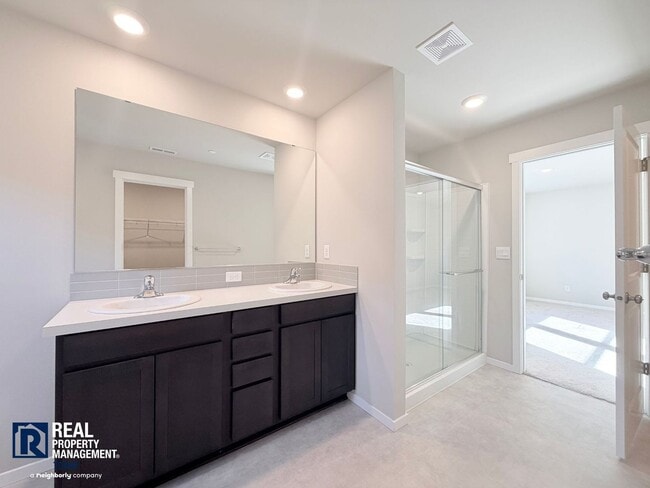 Building Photo - Stunning 4-Bedroom Home with Mount Rainier Views in Rainier Ridge!