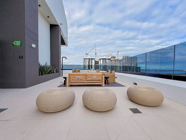 Building Photo - 225 N Miami Ave