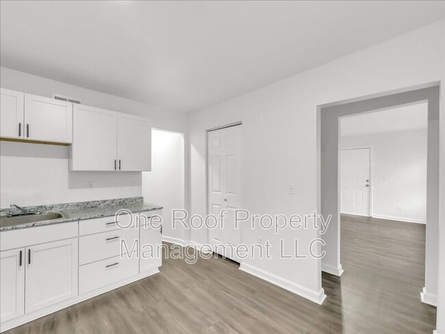 Building Photo - 324 N Hardesty