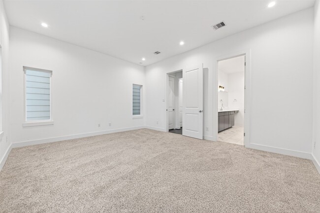 Building Photo - 5841 Dolores St