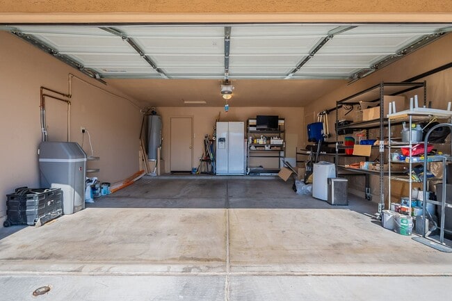 Building Photo - Stunning 4-Bedroom, 1.75-Bath Home Near South Mountain Section 8 Welcome