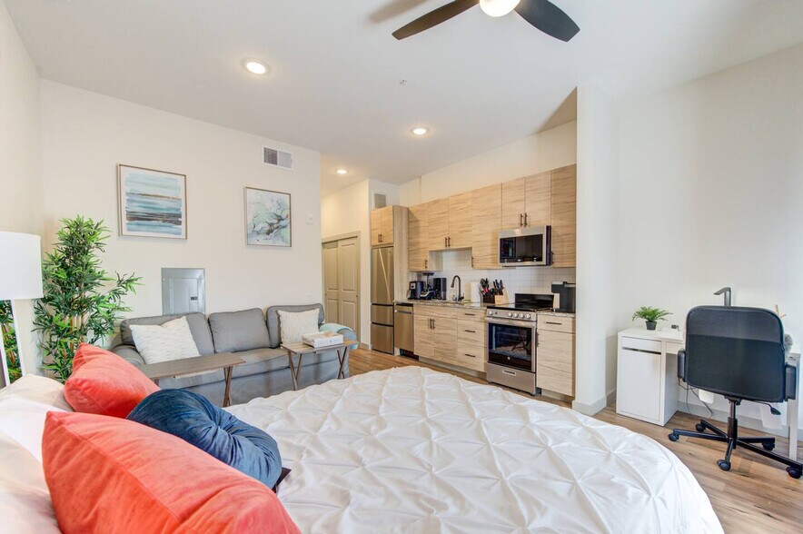 Building Photo - 1111 Shepherd Dr