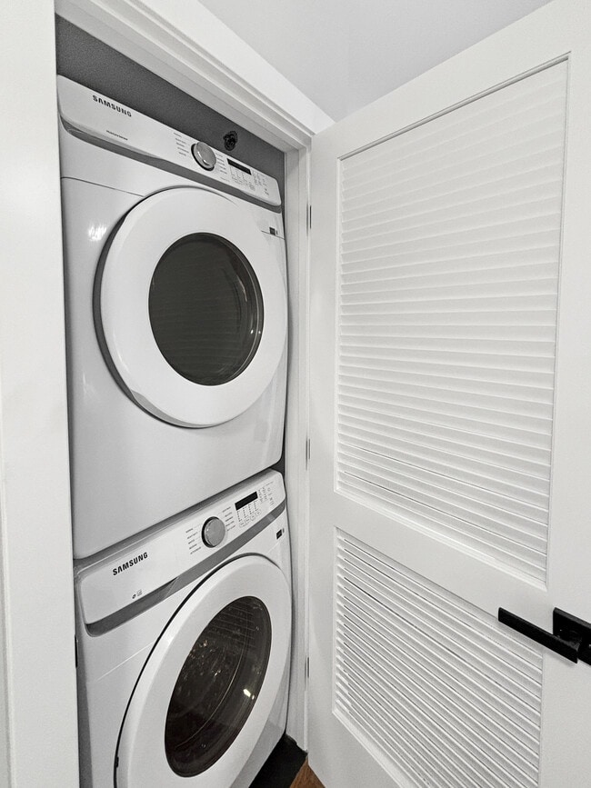 Building Photo - 2127 W 18th St