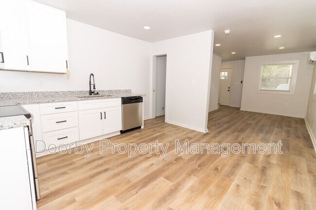 Building Photo - 1808 E 13th St