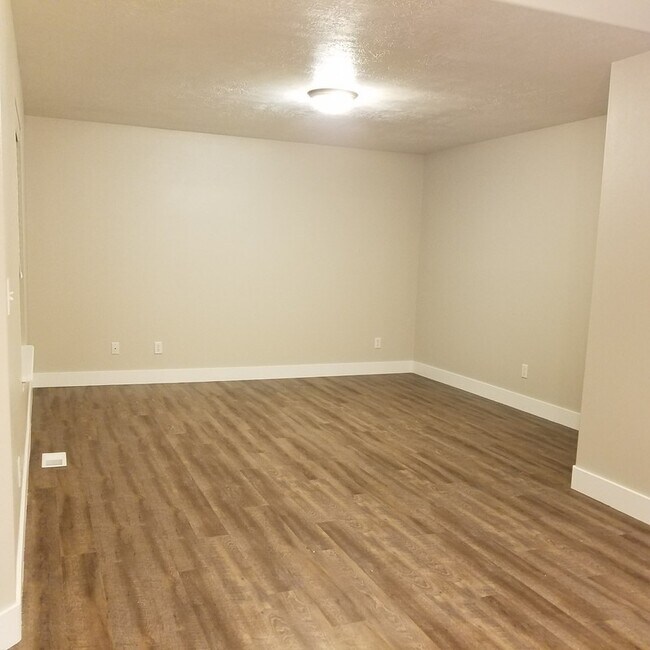 Building Photo - 821 N Buffalo Dr