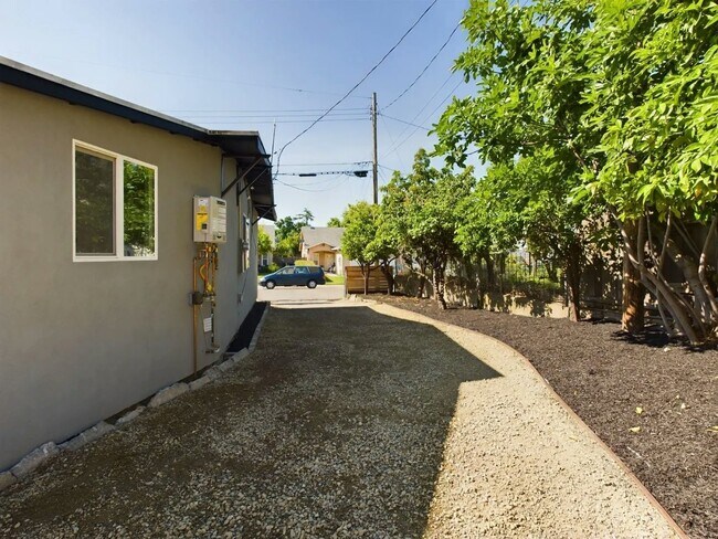 Building Photo - 430 5th St