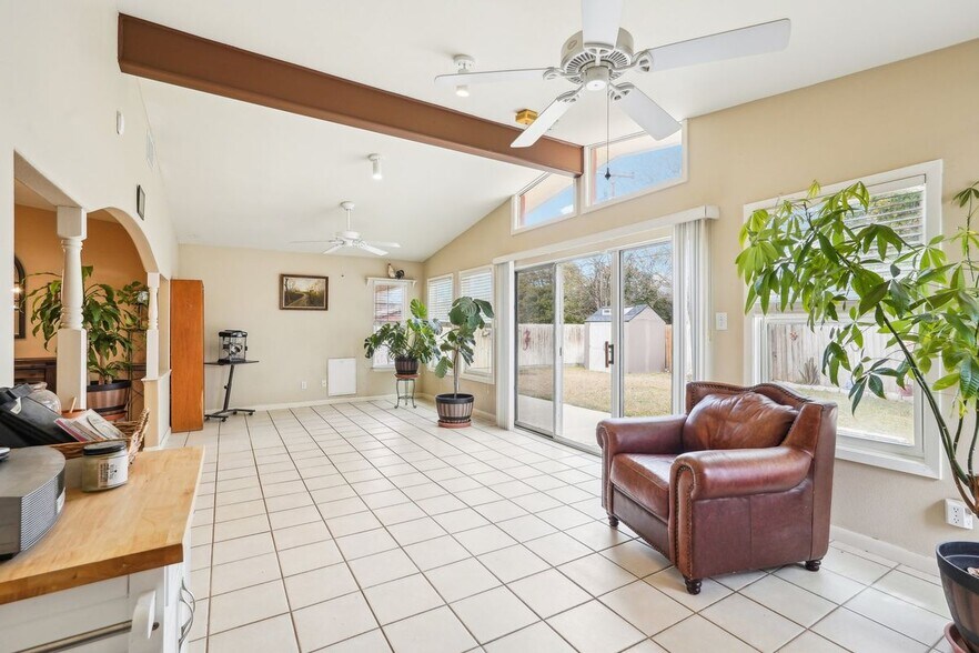 Building Photo - 210 Lemonwood Ave