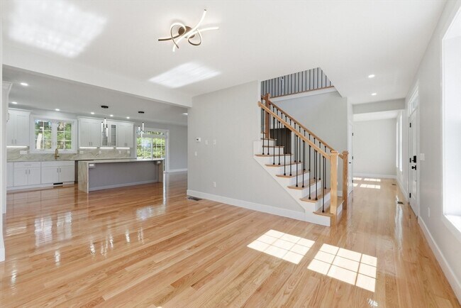 Building Photo - 6 Barrows Rd