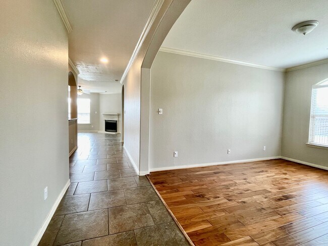 Building Photo - 26100 Brickhill Dr