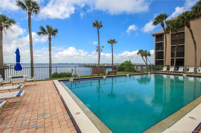 Building Photo - 4620 NE Sandpebble Trce