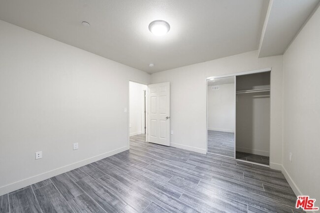 Building Photo - 831 E 83rd St