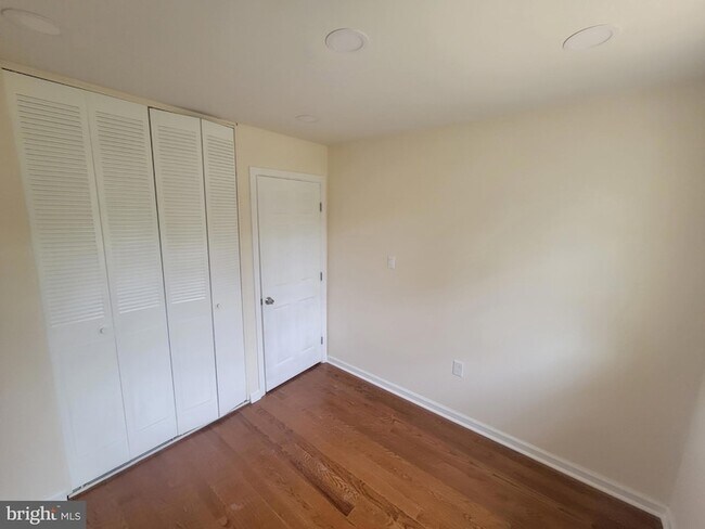 Building Photo - 532 Millshire Dr