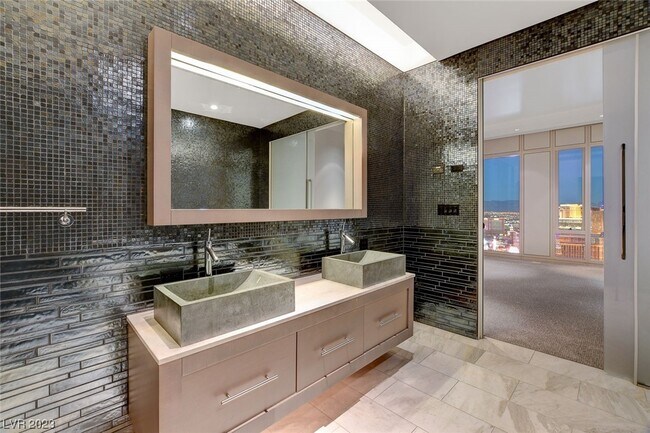 Building Photo - 3750 Las Vegas Blvd S