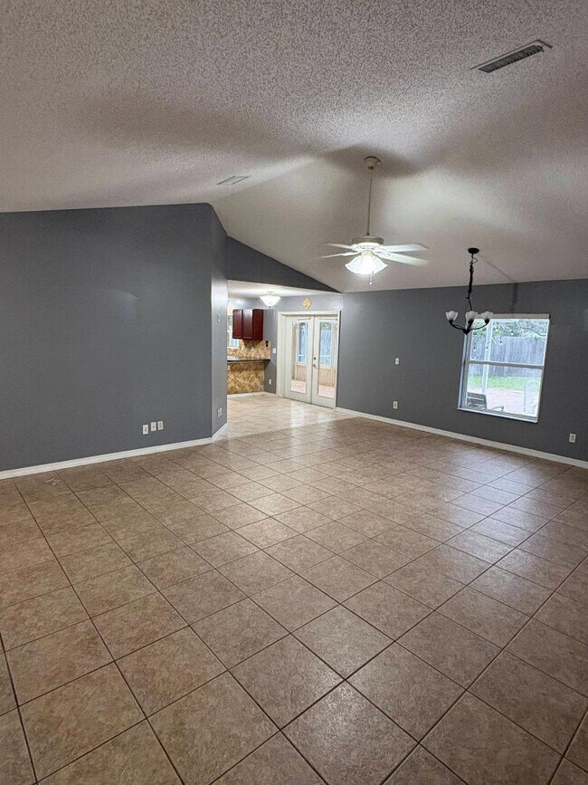 Building Photo - 436 Mango Cir