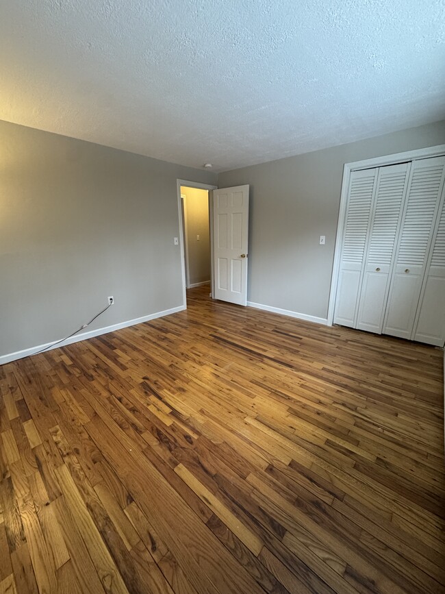 Building Photo - 144 E Main St