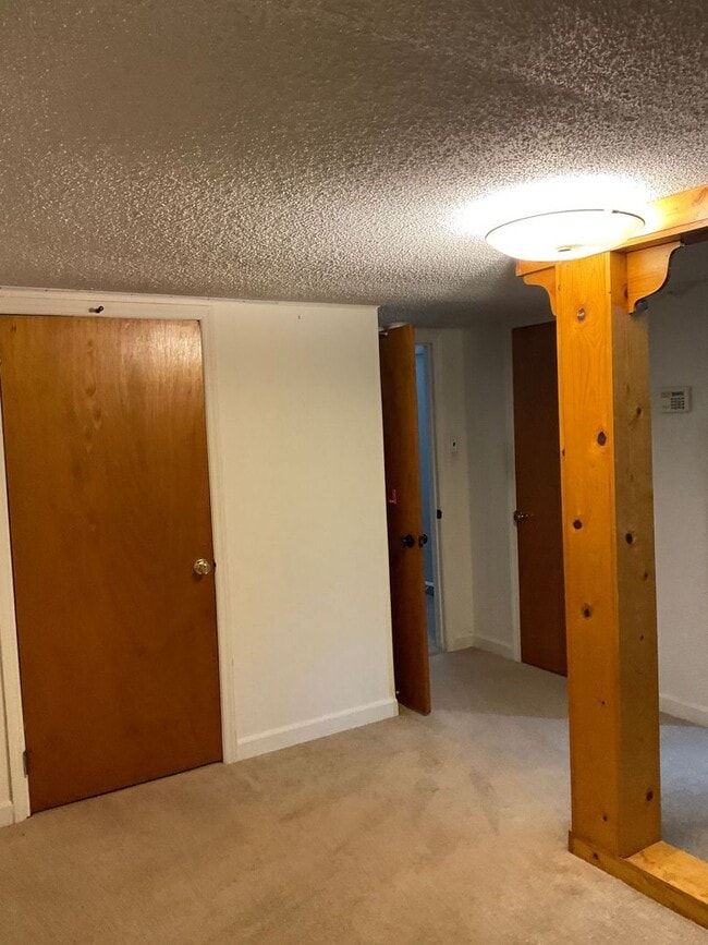 Building Photo - Available Now!!! Spacious Four bedroom home in Gastonia.