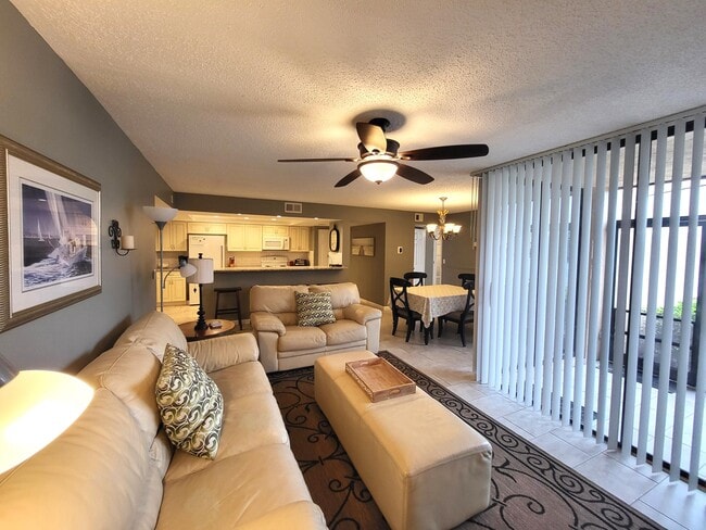 Building Photo - 750 Egret Cir