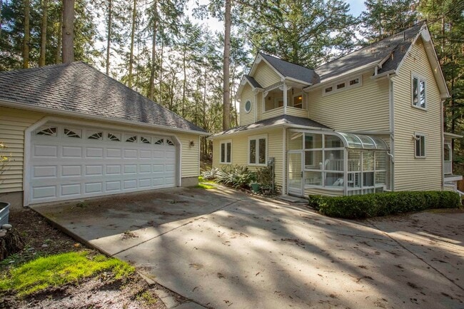 Building Photo - Gorgeous Coupeville Home is Ready for a New Tenant!!!