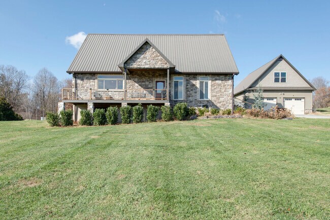 Cottage on 5 acres - 1970 McMahan Hollow Rd
